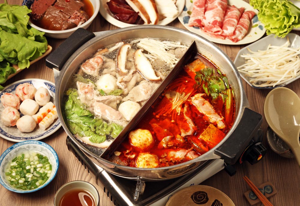 Fondue chinoise aux deux saveurs : histoire, secrets et art de la convivialité