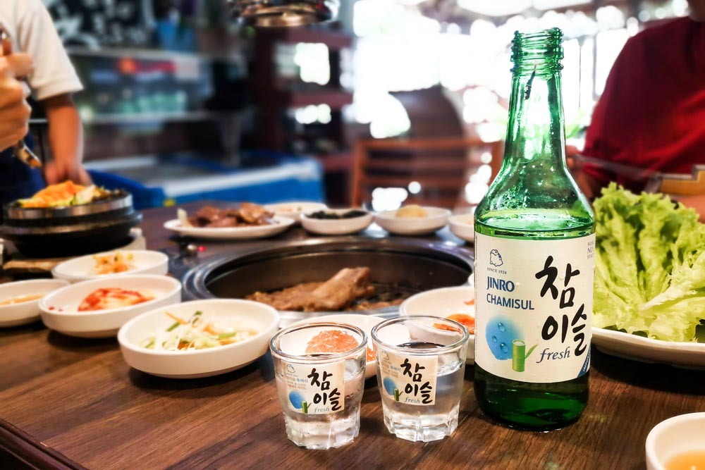 Soju : l’alcool coréen qui séduit le monde entier