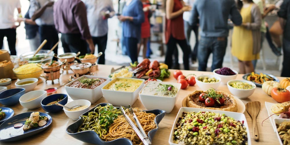Buffet pour 20 personnes : quantités, recettes et présentation pour recevoir sans stress