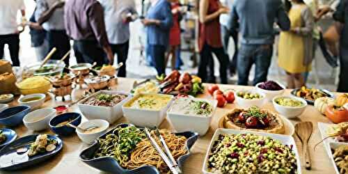 Buffet pour 20 personnes : quantités, recettes et présentation pour recevoir sans stress
