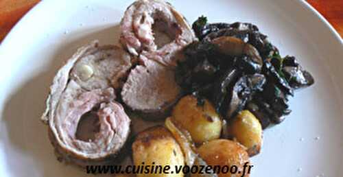 Carré d’agneau désossé aux herbes, pommes de terre et champignons