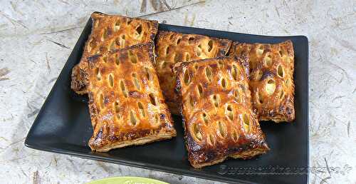 Chaussons aux pommes et confiture de rhubarbe