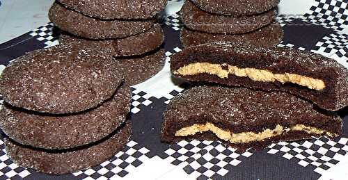 Cookies au chocolat avec un coeur tendre au beurre de cacahuète