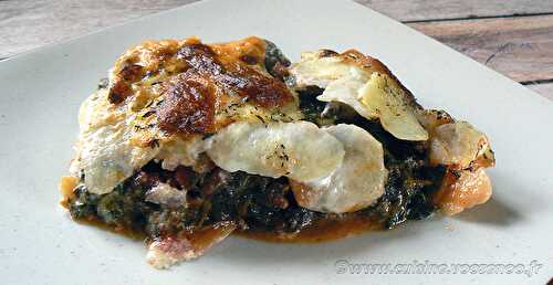 Gratin de pommes de terre aux épinards, coulis de tomates à la viande hachée