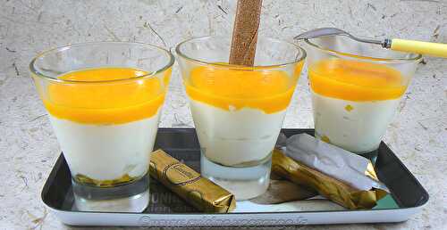 Mousse de Petits Suisses au coulis de mangue