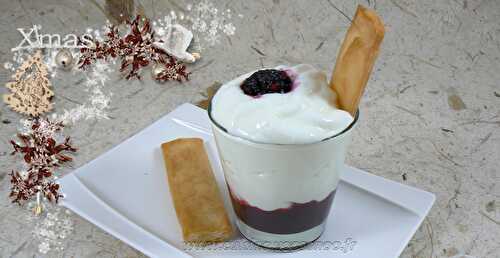 Mousse fromage blanc, coulis de fruits rouges maison et croustillant au miel