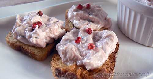 Rillettes de saumon frais et ses baies roses