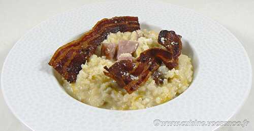 Risotto à la saucisse de Morteau, poireau et lard grillé