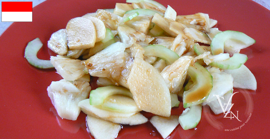 Salade indonésienne, ananas et concombre