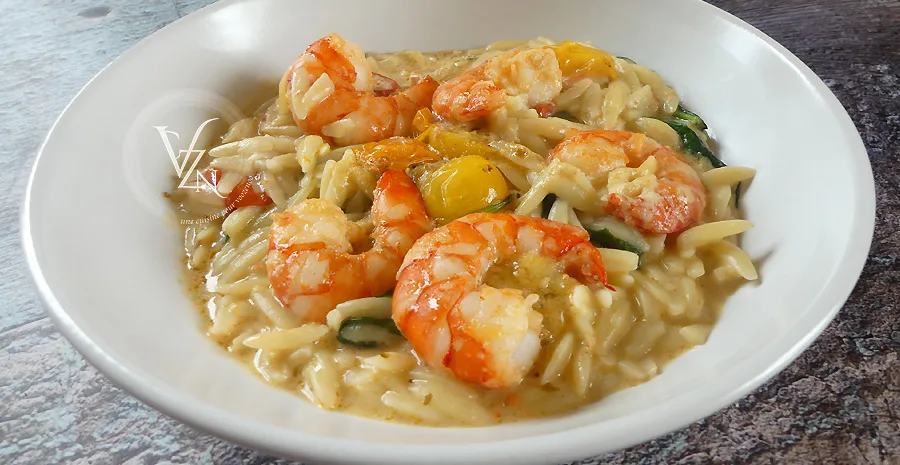 Poêlée d'orzo aux gambas et tomates rôties
