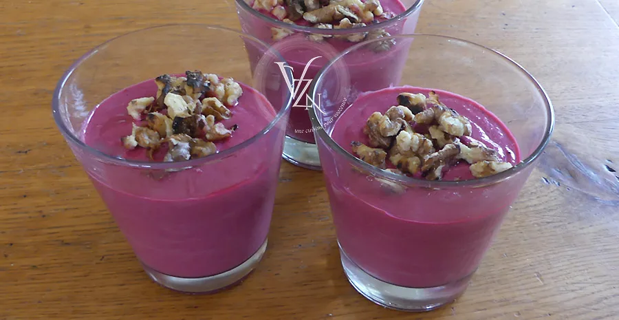 Crème de betterave à la feta et noix