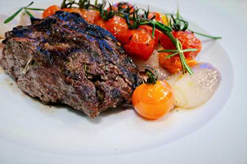 Bavette de bœuf à l’échalote et tomates confites