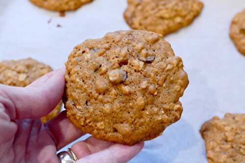 Biscuits aux flocons d’avoine et super-grains, à la mélasse et au chocolat au goût de « pattes d’ours »