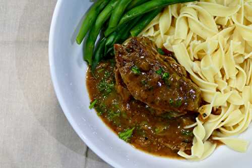 Bœuf braisé à la bière blanche et au confit d’oignons doux