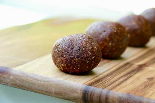 Boules d’énergie cacao et maca sans sucre ajouté