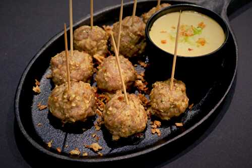 Boulettes de saucisse avec fondue au fromage