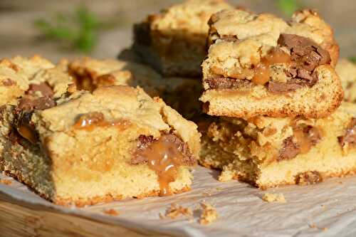 Carrés avec pâte à biscuits et Caramilk