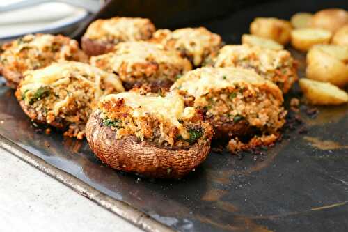 Champignons garnis sur le barbecue