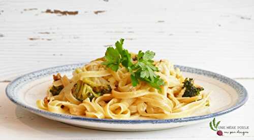 Fettucine au bacon avec brocoli et chou-fleur rôtis