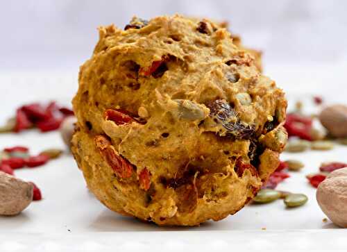 Galettes ou biscuits du petit déjeuner à la courge et aux dattes sans sucre ajouté