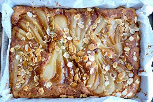 Gâteau aux poires et au caramel à la fleur de sel