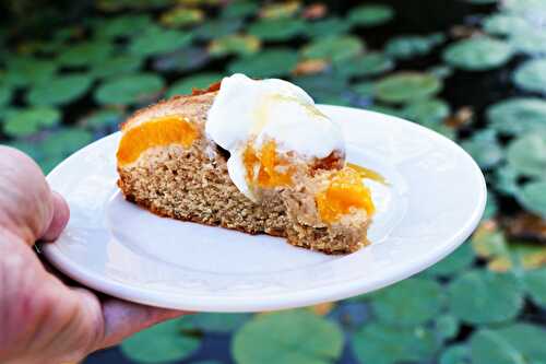 Gâteau renversé aux pêches et aux 2 farines