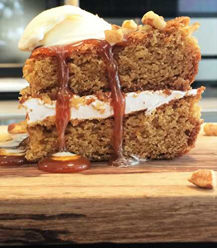 Gâteau vanille  et guimauve croulant sous son caramel à la fleur de sel