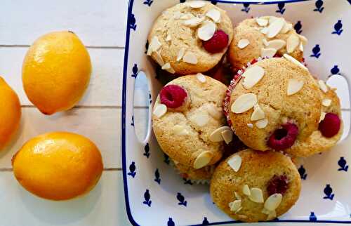 Muffins au citron, amande, miel et framboise