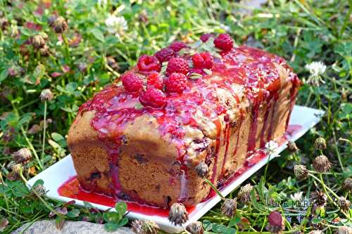 Pain (cake) aux framboises, pêches, et beurre d’amandes