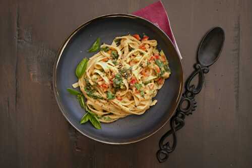 Pâtes avec sauce crémeuse végétalienne aux pois chiches