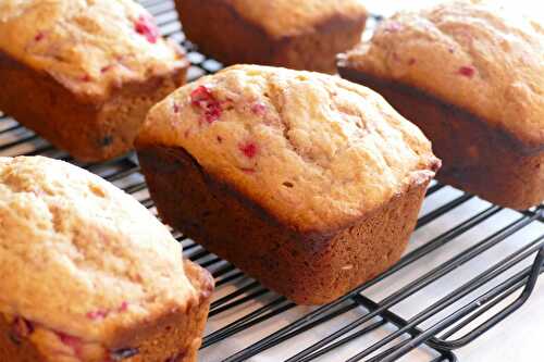 Petits pains sucrés ou muffins aux canneberges et à l’orange