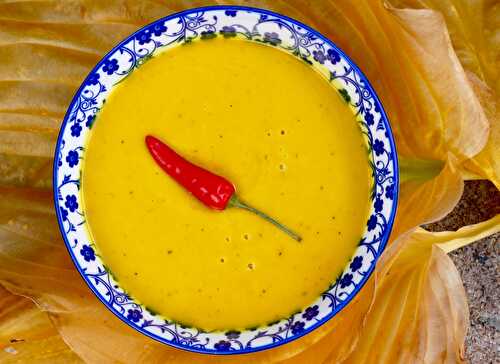 Potage végétalien de patate douce, haricots blancs et curcuma