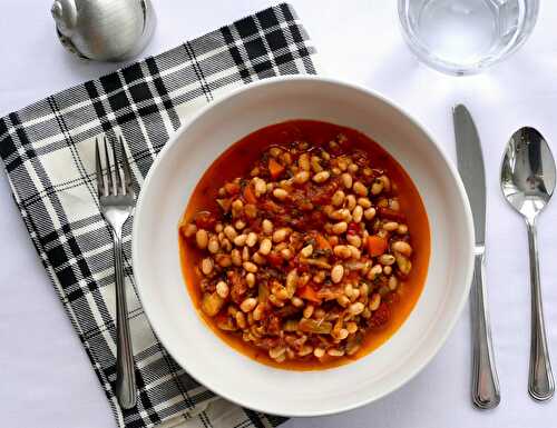 Ragoût de haricots blancs, de légumes et de chorizo tout doucement épicé