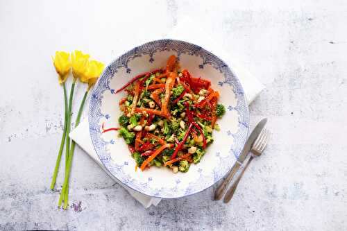 Salade de brocoli avec vinaigrette au miso