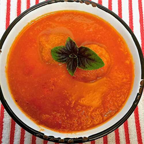 Soupe-repas à la tomate et aux boulettes de chorizo