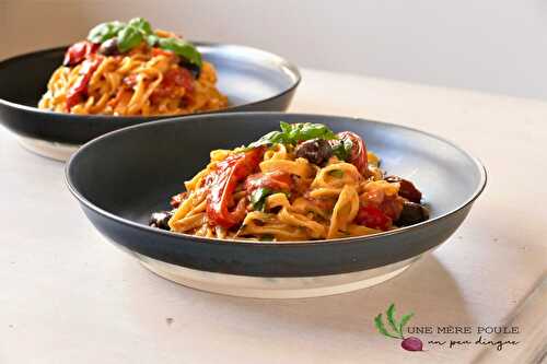 Tagliatelles à la sauce rosée aux tomates cerises, poivrons et ail confits