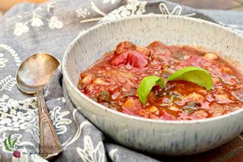 Soupe toscane aux tomates, pain et pois chiches