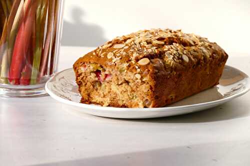 Cake à la rhubarbe et aux amandes