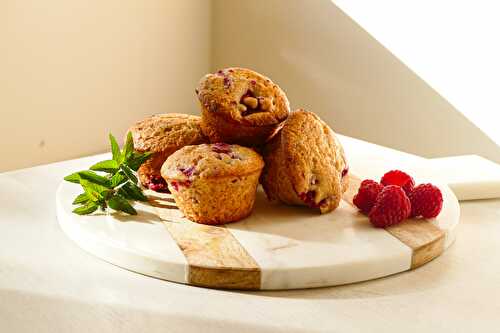 Petits gâteaux aux framboises, noix de coco et amandes