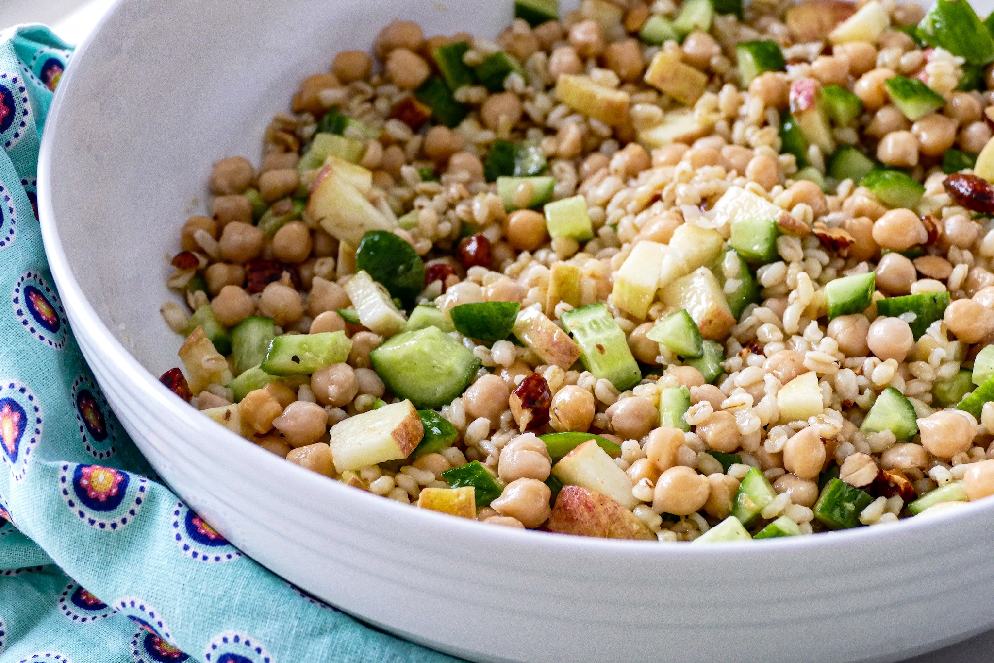 Salade de boulgour, pois chiches et pomme