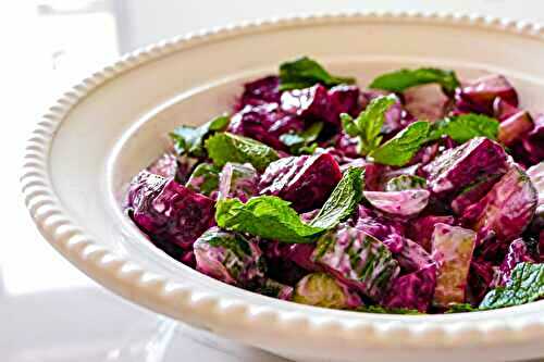 Salade de betteraves grillées sur le BBQ et de concombre au yogourt