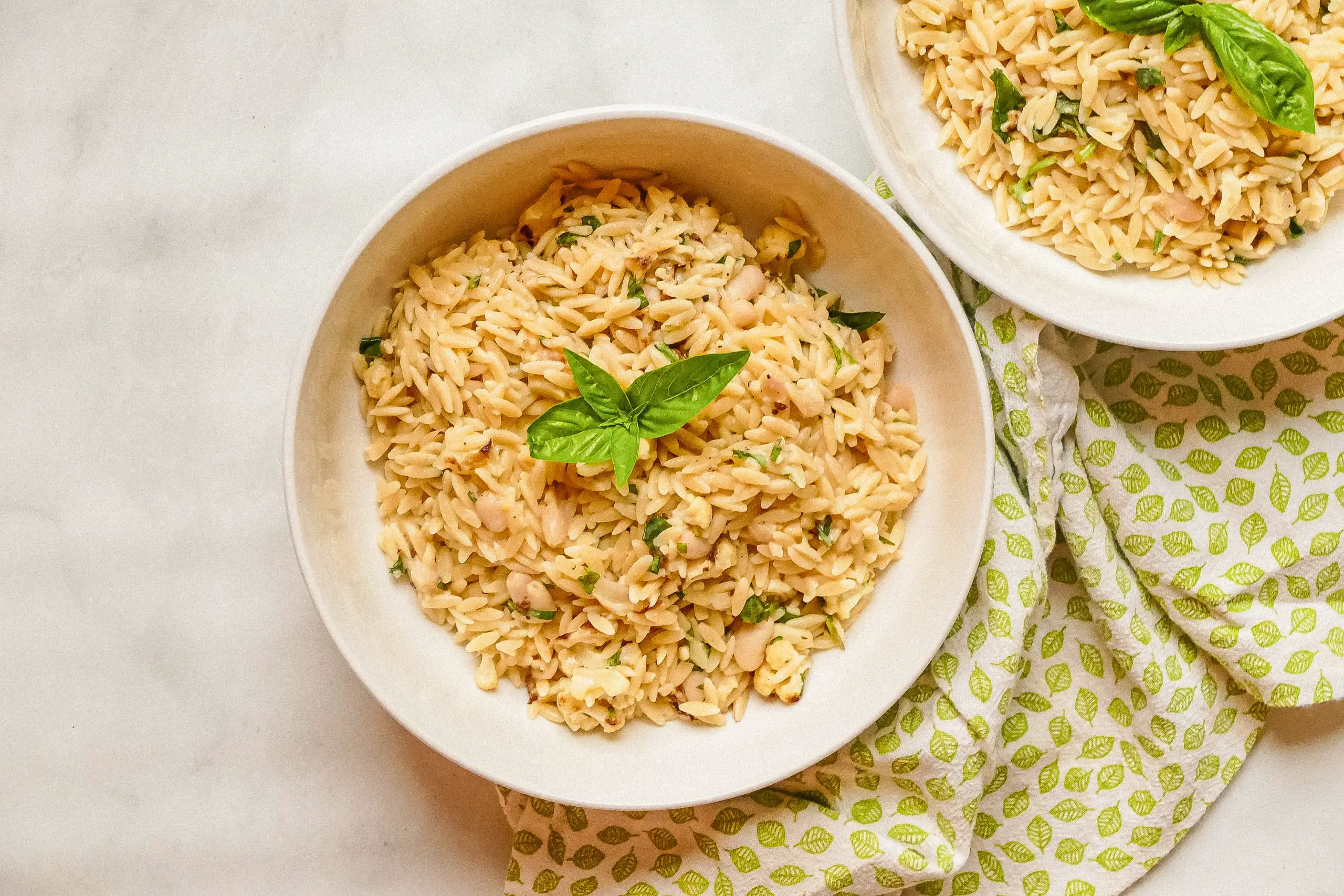 Orzo au chou-fleur rôti, haricot blanc et basilic sans lactose