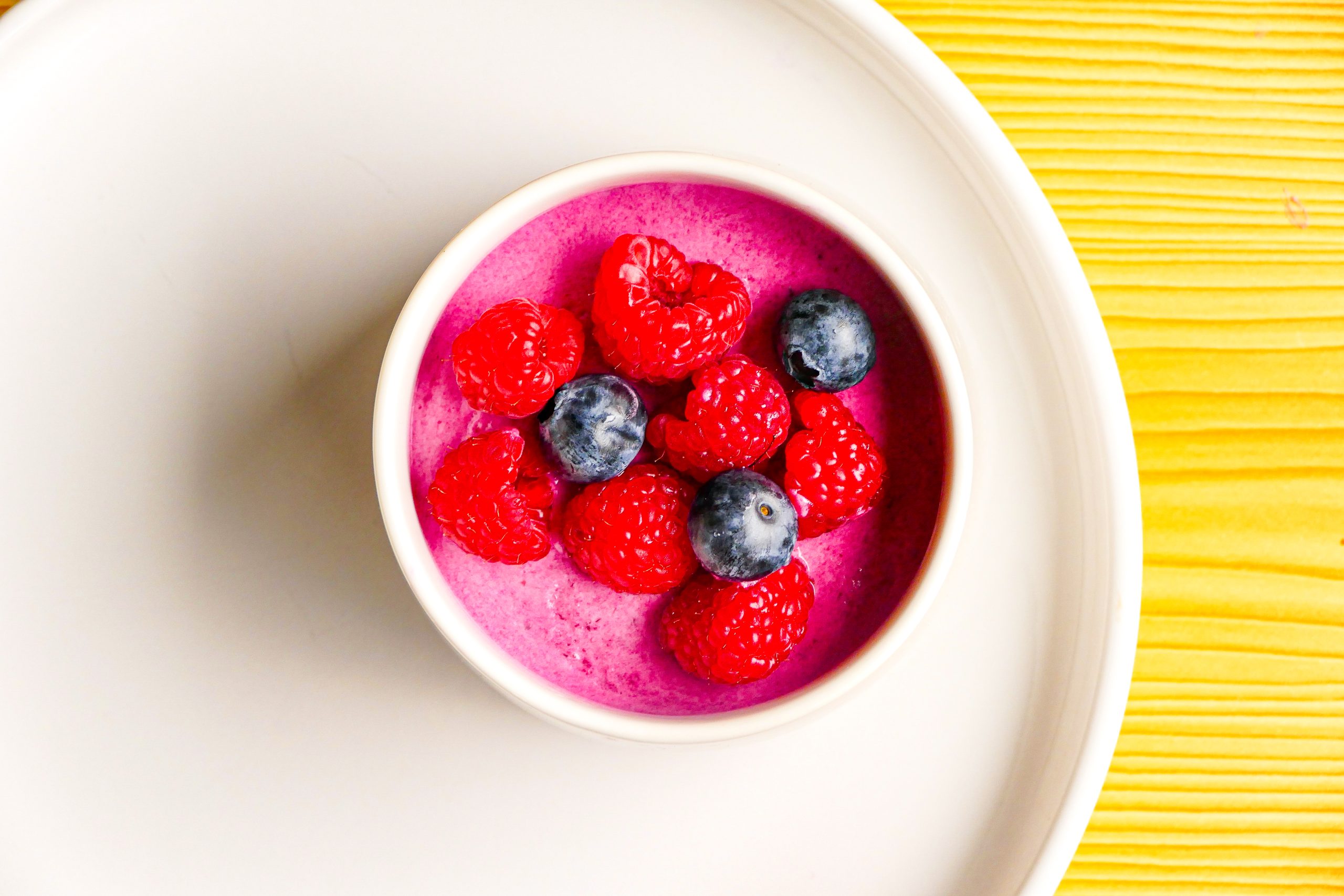 Mousse aux petits fruits et au yogourt vanillé