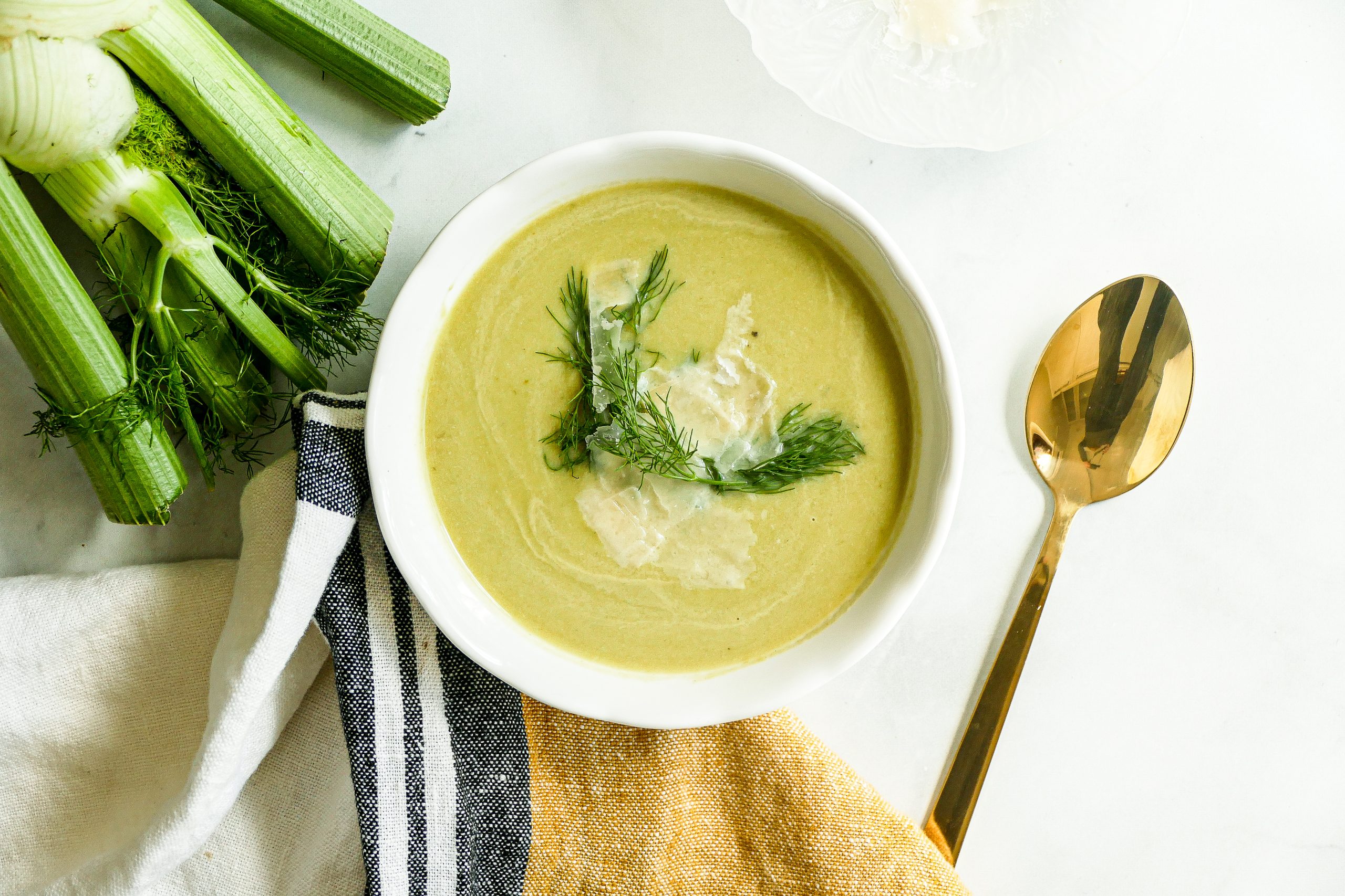 Velouté aux asperges, au fenouil et parmesan