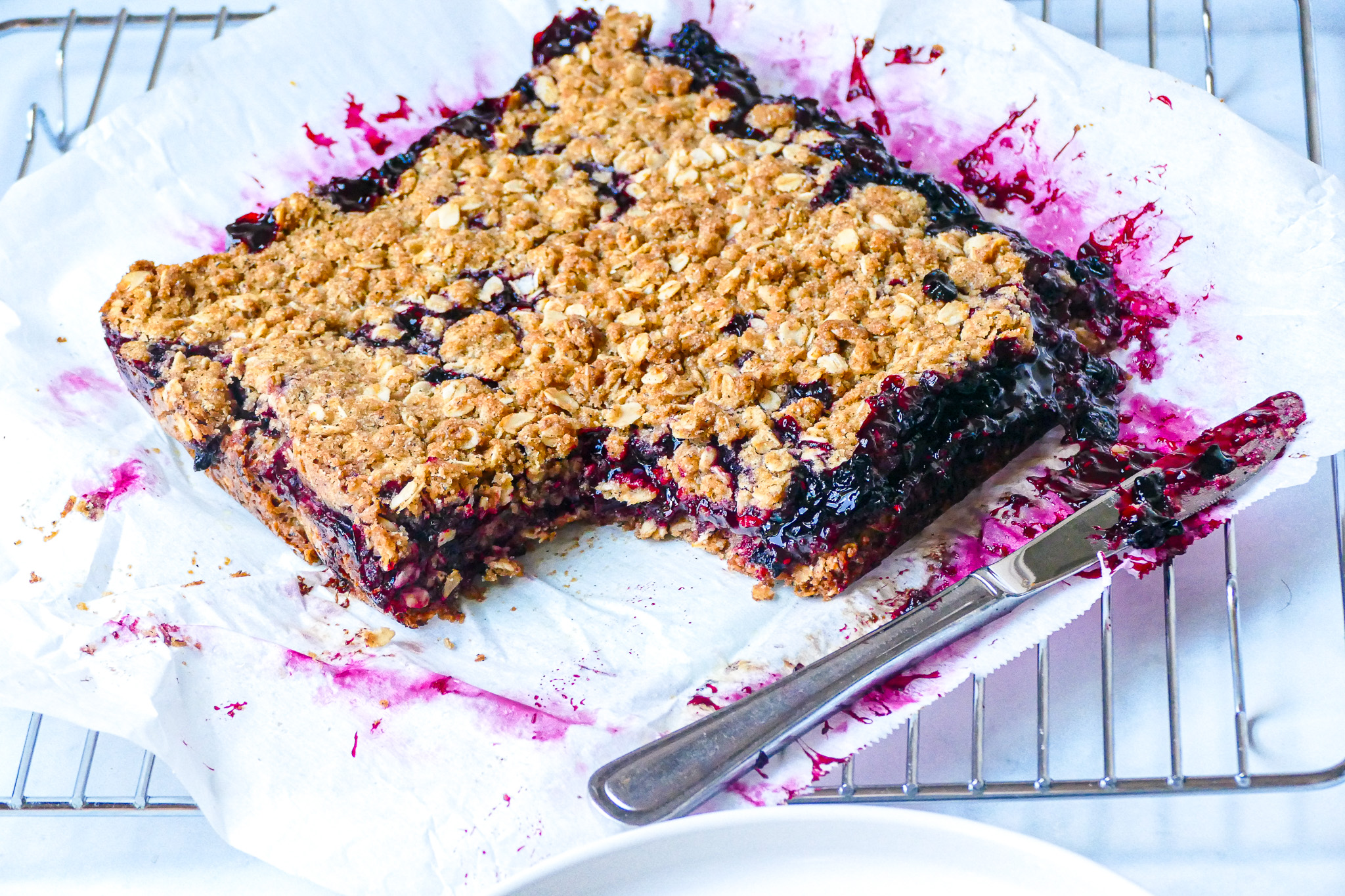 Carrés aux framboises et aux camerises sans gluten