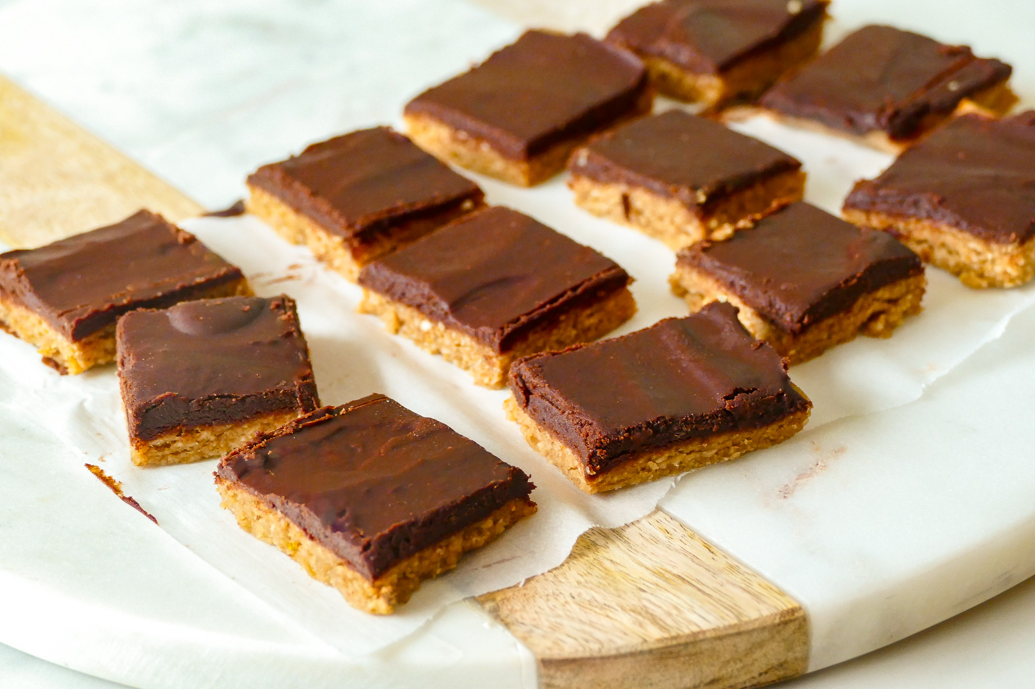 Bouchées sans cuisson au beurre de noix de cajou et au chocolat