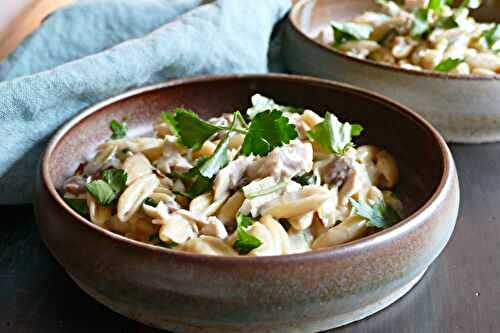 Pâtes aux poireaux fondants, champignons, poulet et chèvre