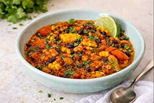 Chili végétalien de haricots mélangés