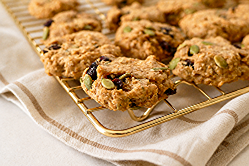 Biscuits aux figues séchées, flocons d’avoine et banane réduits en sucre