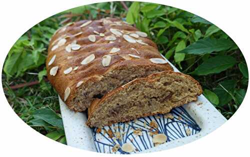 Brioche tressée aux noisettes & amandes